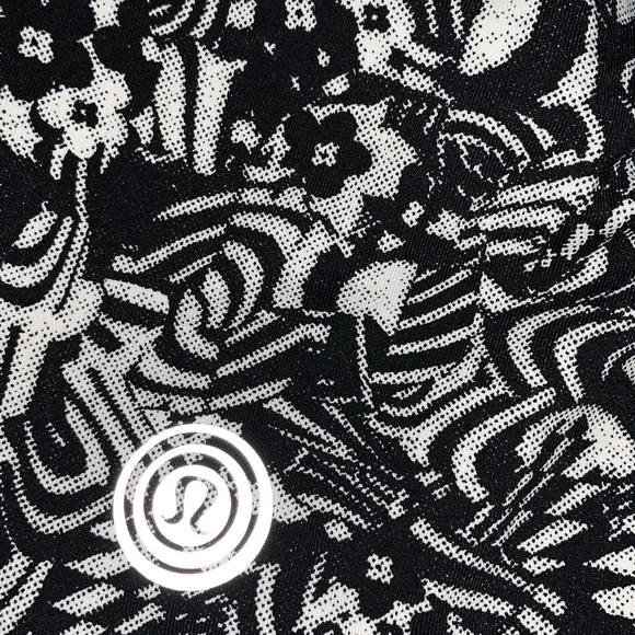 Lululemon Seawheeze Shorts - Picture 3 of 5